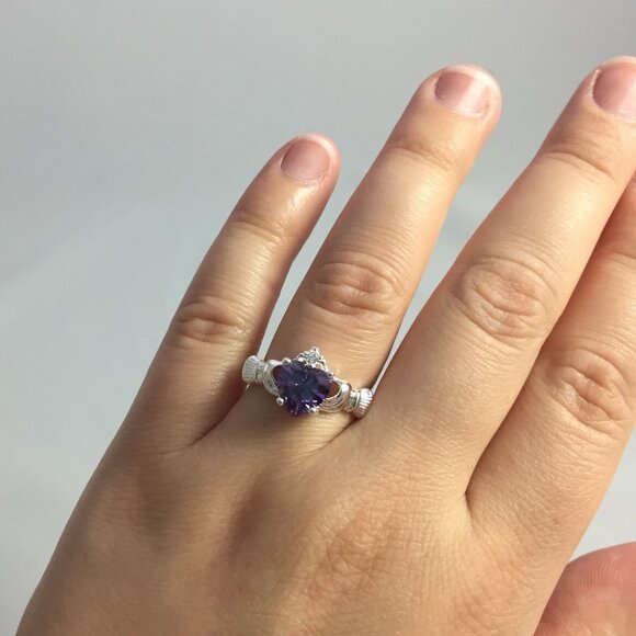 Jewelry Claddagh ring Irish symbol of love loyalty friendship silver purple new - Picture 8 of 8